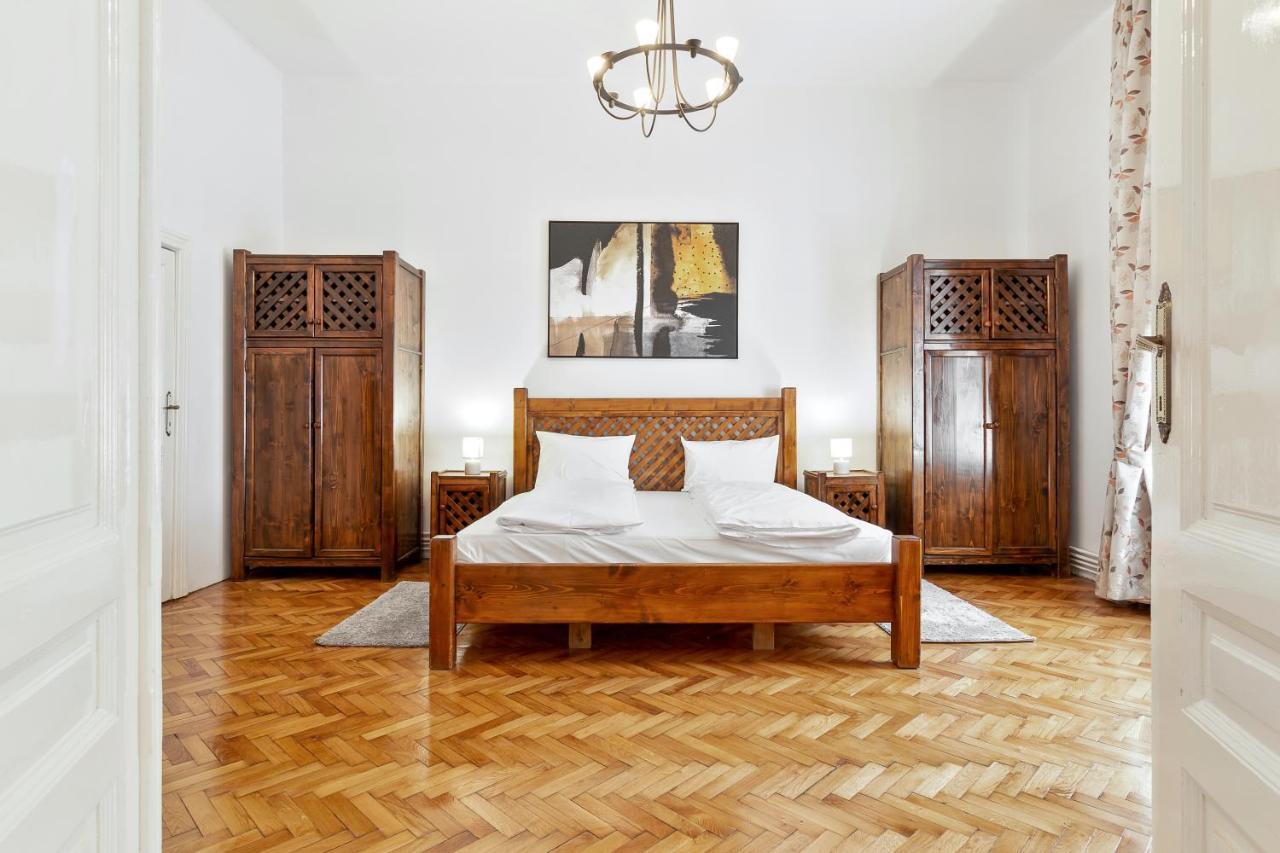 Roman Flat Oradea Exterior photo