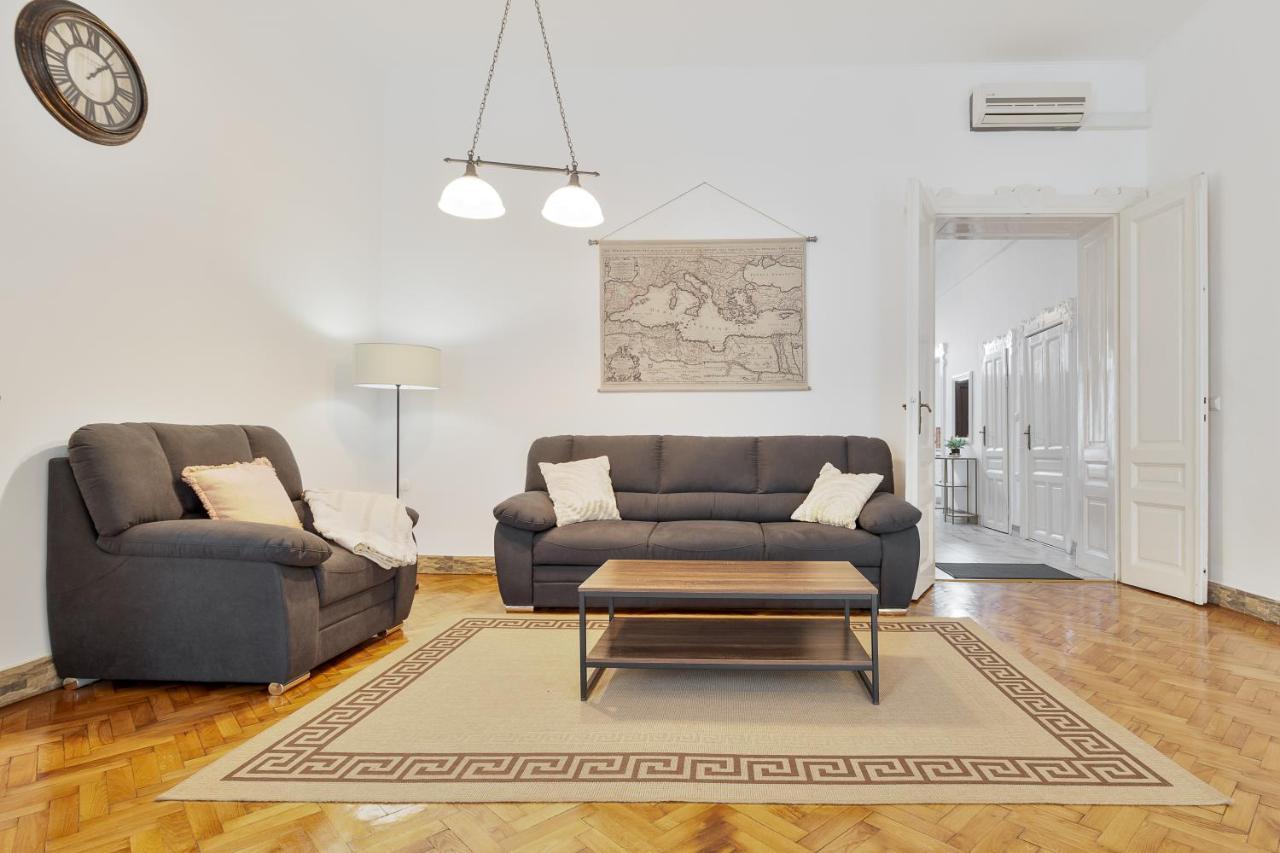 Roman Flat Oradea Exterior photo