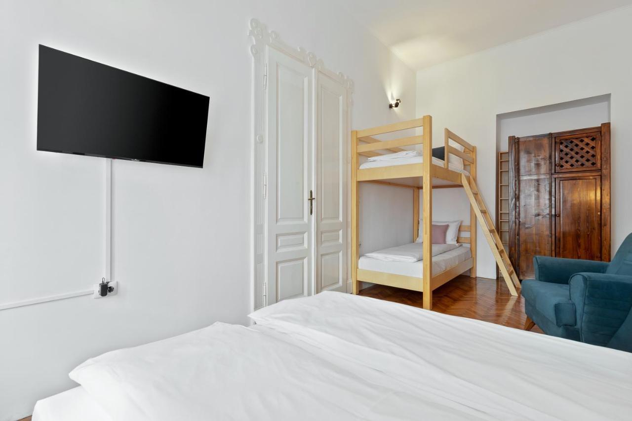 Roman Flat Oradea Exterior photo