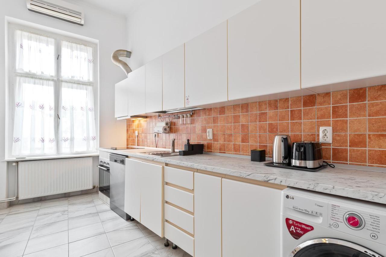 Roman Flat Oradea Exterior photo