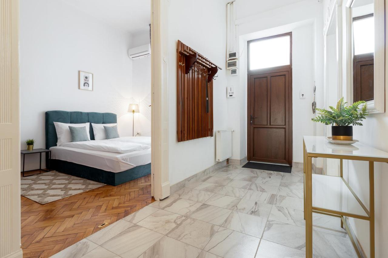 Roman Flat Oradea Exterior photo